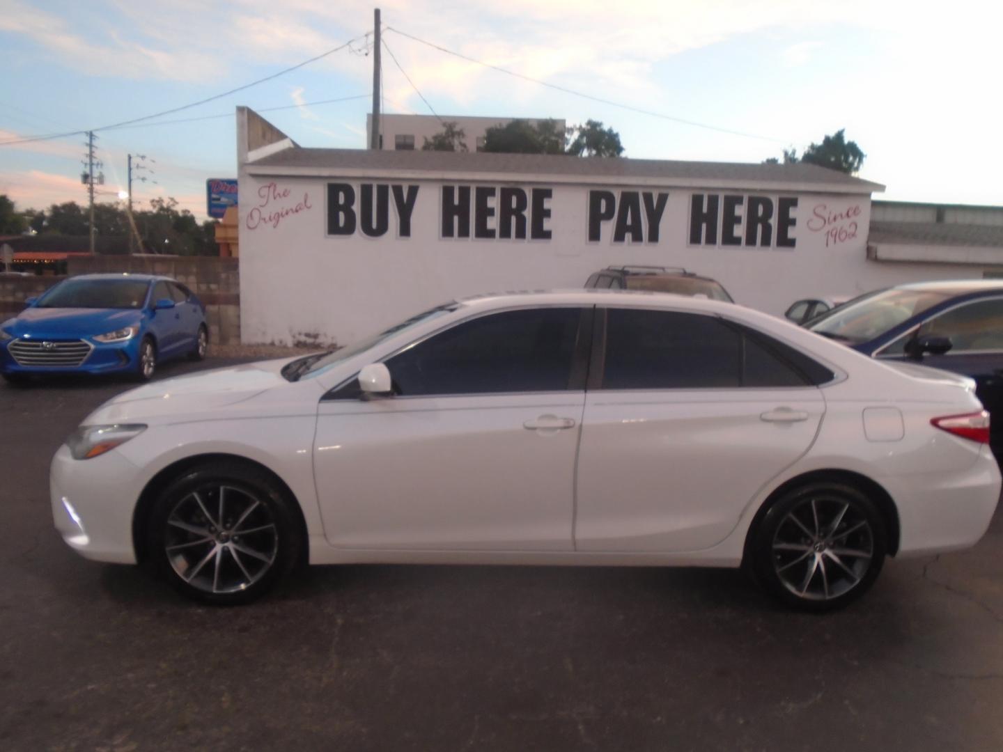 2017 Toyota Camry SE (4T1BF1FK5HU) with an 2.5L L4 DOHC 16V engine, 6A transmission, located at 6112 N Florida Avenue, Tampa, FL, 33604, (888) 521-5131, 27.954929, -82.459534 - Photo#0